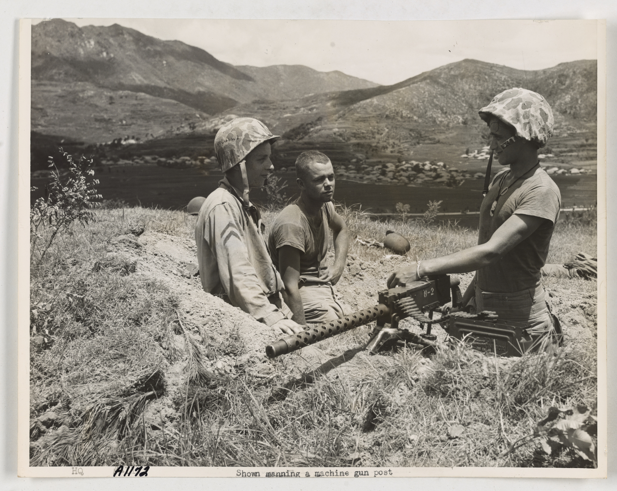 Korean War: manning a machine gun post